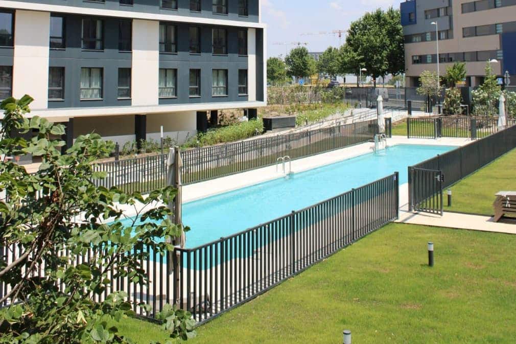 piscina de Bext  Valdebebas | Disfruta de unos días en Madrid con piscina