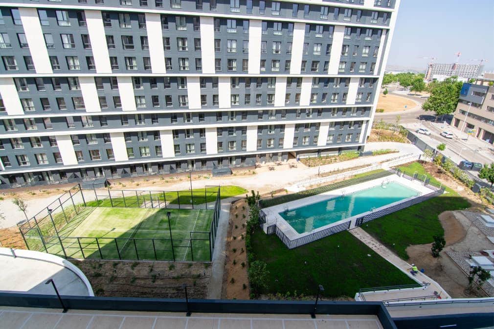 bext valdebebas - pistas deportivas y piscina