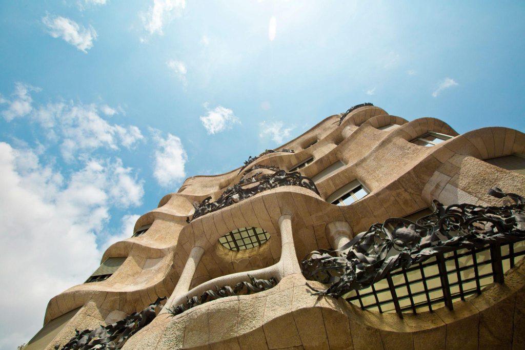 Visitar la arquitectura de Barcelona | planes de vacaciones en Hospitalet | bext Space