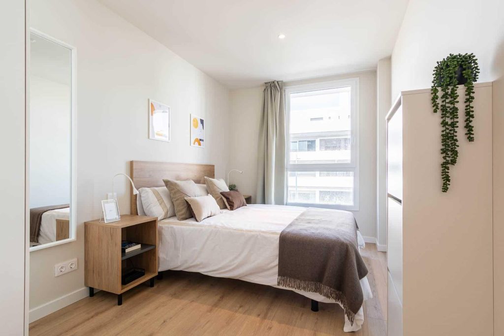 dormitorio doble en bext valdebebas | vente a pasar unos días de vacaciones a madrid | bext space