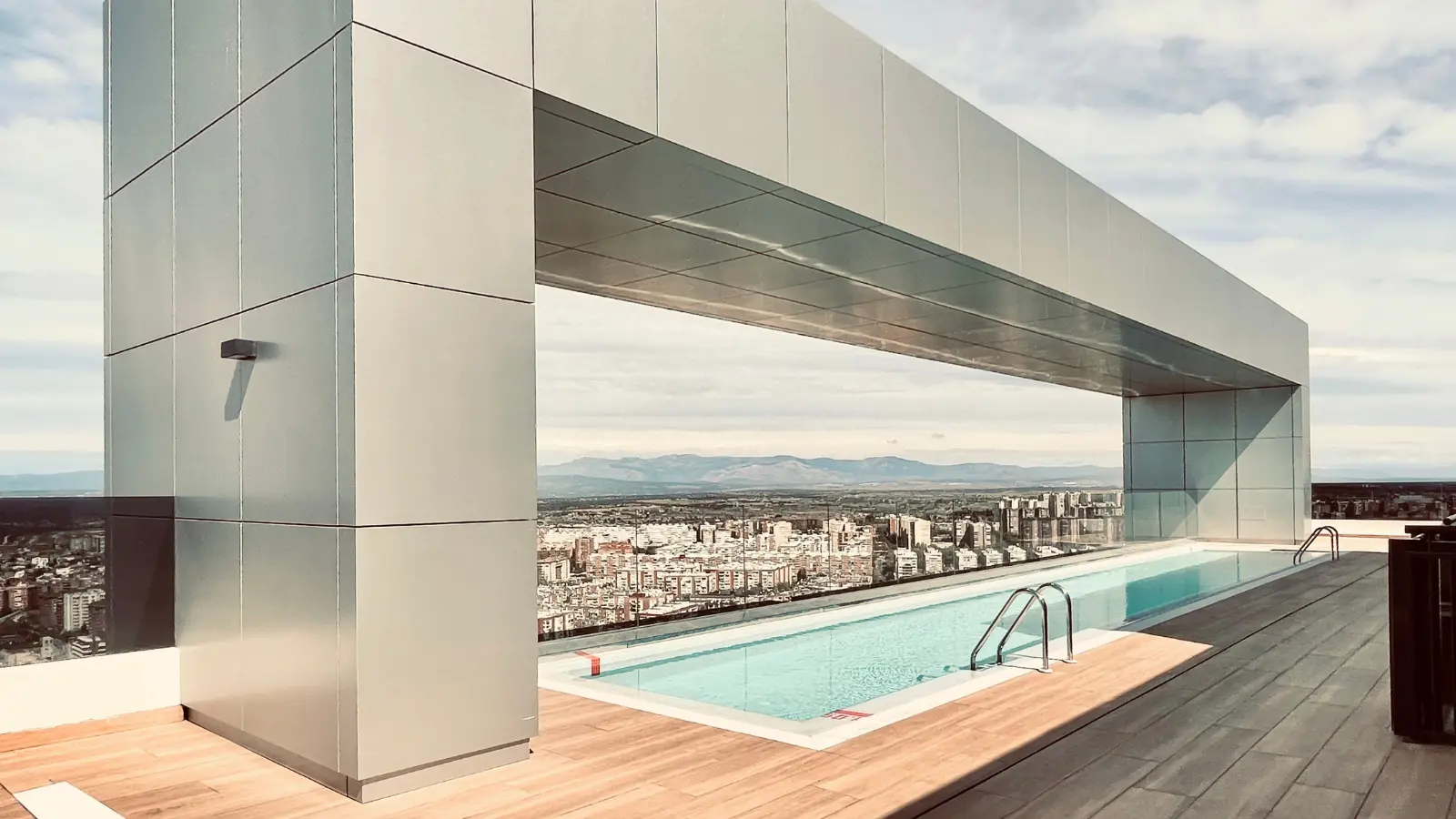 bext skyline madrid alquiler